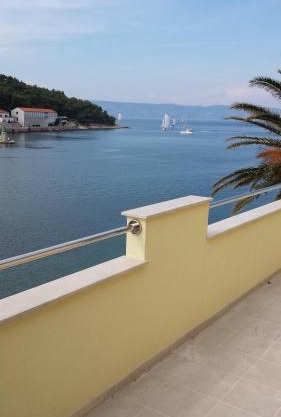 Sea view apartment near the beach S2-Jelsa center