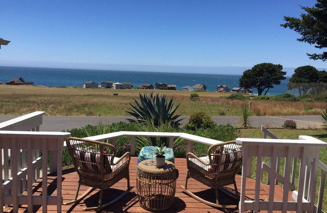 Vista al mar en Shelter Cove! ¡Vista al océano! Remodelado en 2018! ¡Sala de juego!