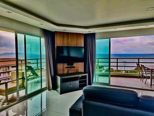Sea view luxury suite with bath tub Jomtien