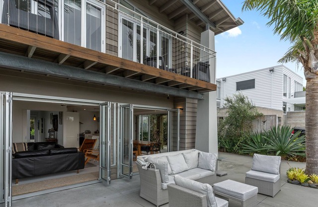 SEACREST LUXURY - LANGS BEACH HOLIDAY HOME in Langs Beach