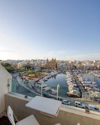 Seafront 3 bedroom apartment