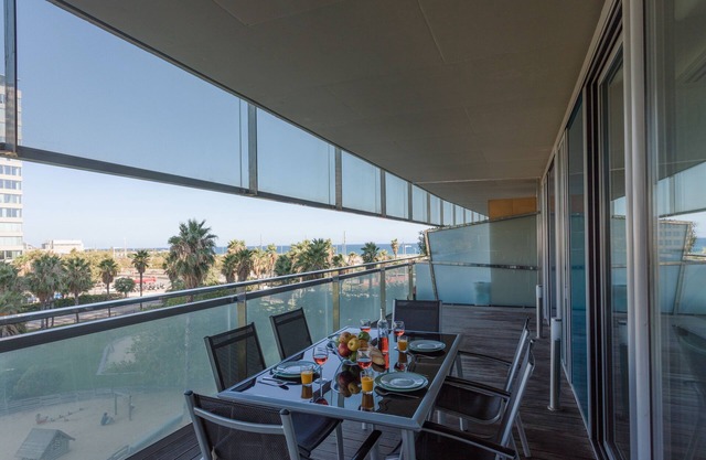 Unique Rentals - Lujoso apartamento frente al mar con terraza y piscina I