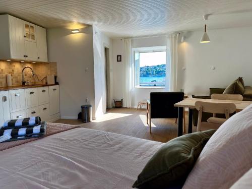 Seafront Studio Porat