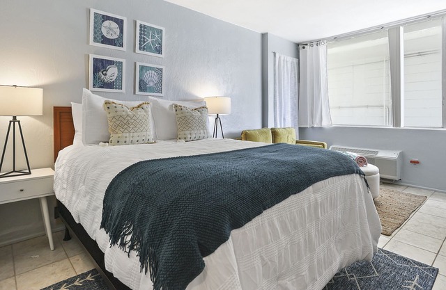 Seas the Day! 🏝 Trendy Beachfront Studio!