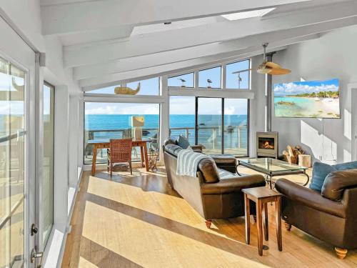 Seaside Elegance Oceanfront Escape with 3 Suites