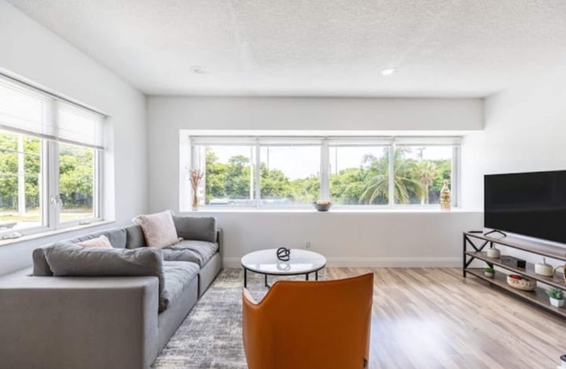 Seaside Escape: 1 Min to Beach, Park, Dining, Shopping & More!