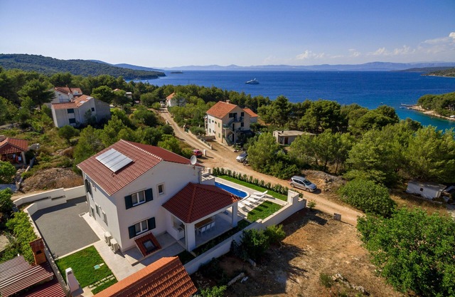 Villa de lujo junto al mar con piscina Bahía Makarac, Brac (K-22637)