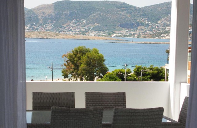 Seaside Modern Apartment - Explore Athens and Beyond