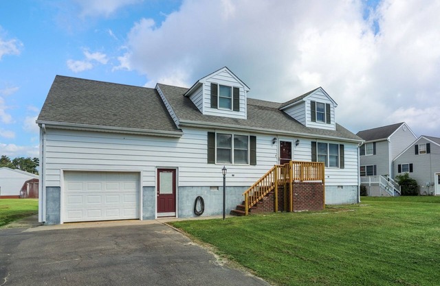 Seaside Serenity - Quiet location with screened porch!