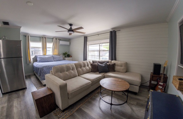Seaside Studio: Spacious Retreat
