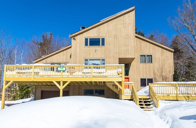 Chalet aislado, vistas a la montaña, sauna + hotub (cerca de Stratton, Magic, Bromley Mt)