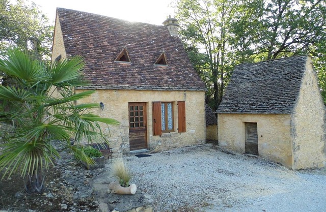 Casa aislada con vistas a Sarlat, cerca del centro, jardín y todas las comodidades.