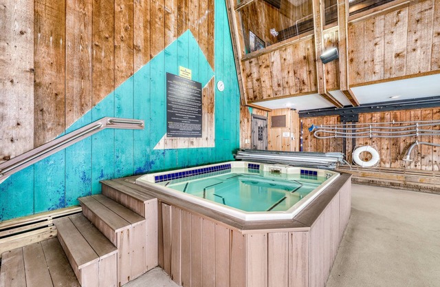 Secluded dog-friendly home with two living rooms, chef's kitchen, smart TVs, W/D