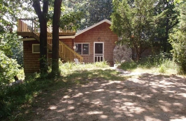 Casa aislada de dunas con playa privada del lago Mich + 150 acres de bosque + perros OK