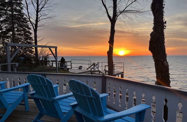 Retiro del lago Michigan aislado en el bosque con playa privada pero cerca de la ciudad