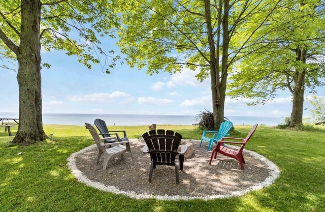 Secluded Lakeview w/ Hot Tub & Volleyball