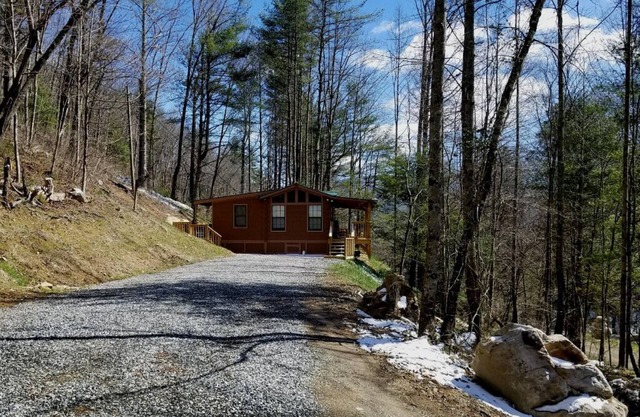 Cabaña romántica aislada con jacuzzi y mascotas