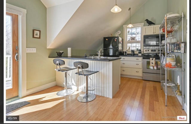 Secluded, Stylish Studio Apartment Convenient to All!
