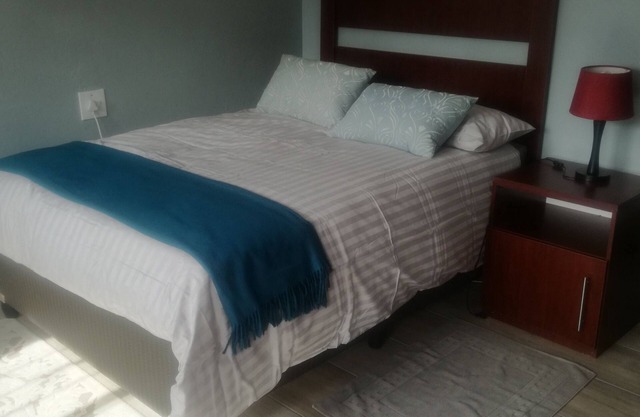 Flatlet autónomo, seguro, bastante suburbio en Maseru.