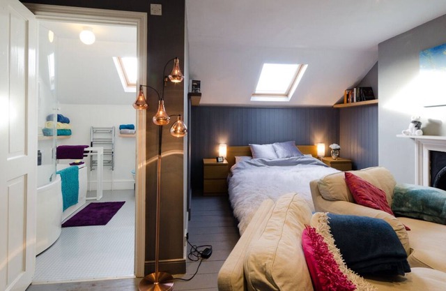 buhardilla autónomo en mi casa - por favor, echa un vistazo a Airbnb comentarios!