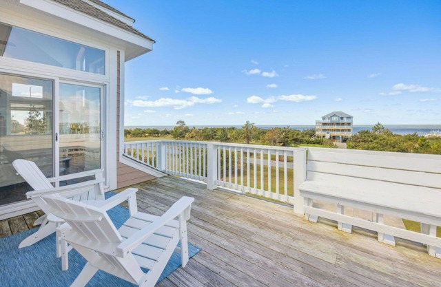 Semi-Soundfront Dog Friendly w/ Pool, Hot Tub, Elevator, Community Boat Ramp