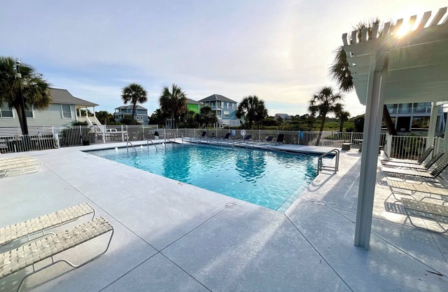 Aug & Sept Discounted! Beach/Pools/Tennis & Pickleball