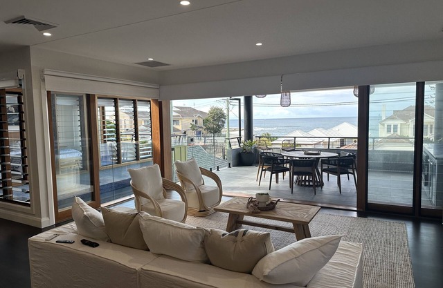 Seqa Na Leqa - BRAND NEW - Sleeps 8, Blue Bay Beach, heated plunge pool