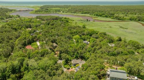 Serene Gardens 2 Miles to Beaches