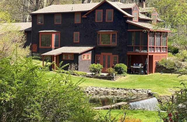Serene Hillsdale Cottage Amped with Tech and Wifi