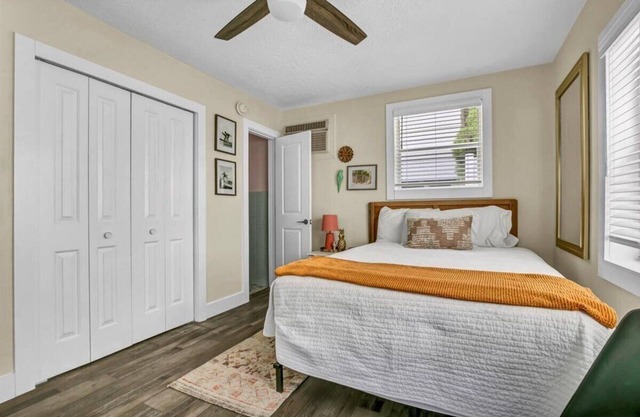 Comfy Queen Studio | Harbor Gem, Walkable DT