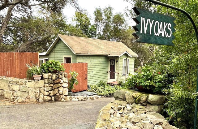 Serene cottage with fitness room in Carpinteria