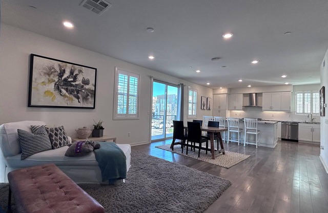 Serene Townhome at The Pools / 3b3.5b 3 Balconies with WiFi, AC in lovely Irvine