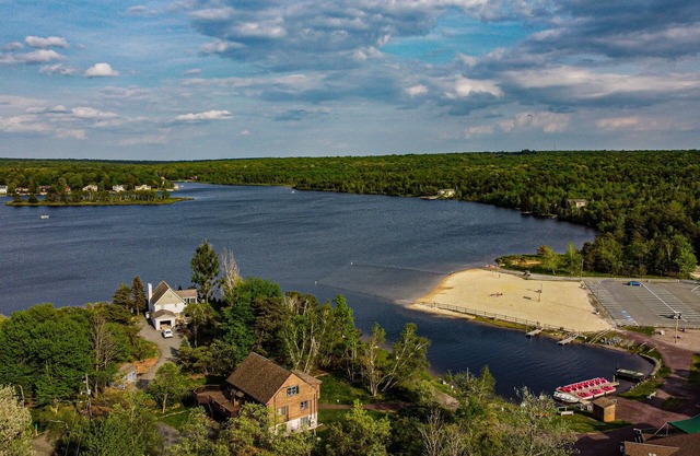 ~Serenity~A Unique Destination -3BR/3BATH/Gameroom-- Close to Skiing & Lake Fun