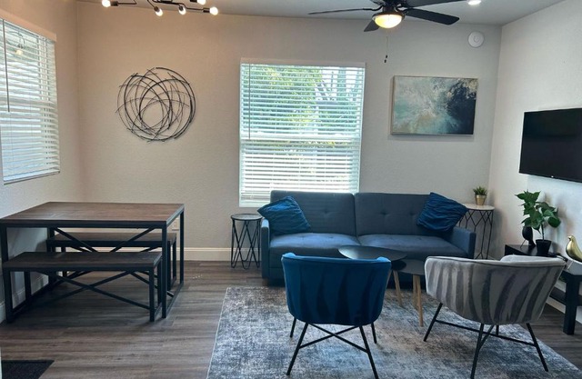 Serenity Bungalow Near Armature Works & Riverwalk