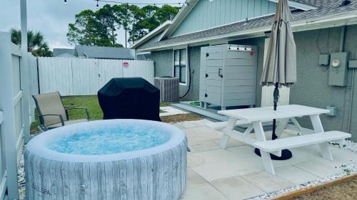 Serenity By The Sea - Seasonal Hot Tub, BBQ, FREE Daily Activities, 4 Min Drive to Beach!