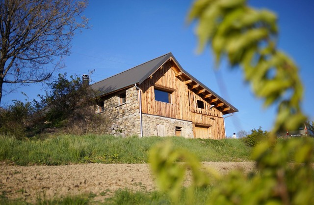 Serre-Ponçon mountain chalet, large plot of land