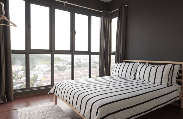 Apartamento de servicio (2 dormitorios + 2 baños) con centro comercial