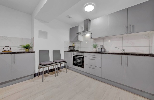 Serviced Ensuite Studio in Feltham London Heathrow
