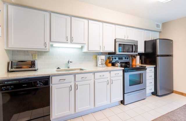 Seven Springs Stoneridge 3 Bedroom Standard Condo, Ski-In/Out, Pet Friendly! 3 Condo by RedAwning