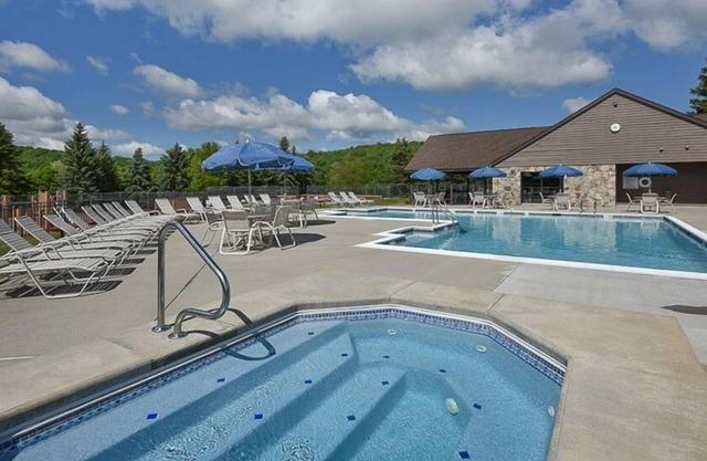 Seven Springs Sunridge 2 Bedroom Standard Condo - Ski In/Out, Pet Friendly! 2 Condo by RedAwning