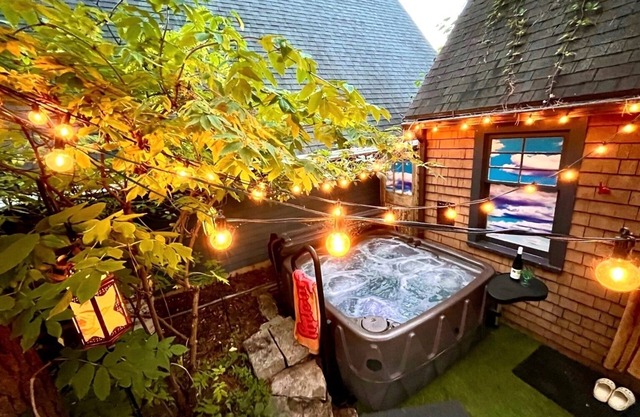 SevenTwenty: Hot Tub Under the Stars - Appleton’s Cozy Hideaway
