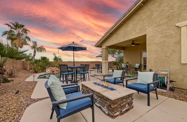 Seville 4 beds + Office and Heated Pool, Fire Pit! 30 Night Min.