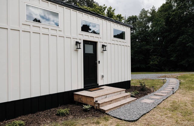 Shadow’s Hideaway - Tiny Home w/ Fire Pit + Views
