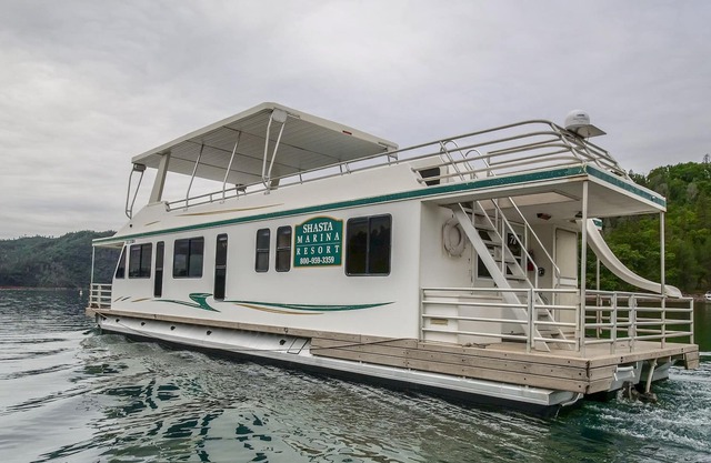 Shasta Marina en la casa flotante Mirage II de Packers Bay.