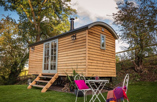 Shepherd's Hut heaven: ¡un refugio acogedor con cocina y baño!