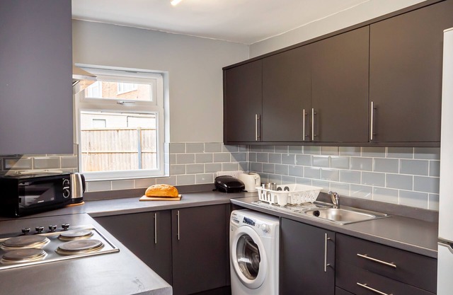 Shirley House 3 Guest House Self Catering