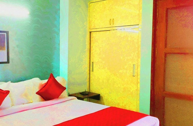 Short Stay Apartment Saket ( Max)