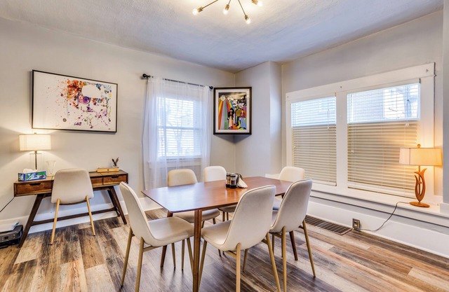 Short Walk to Wesley Hospital - 3 Beds W/ W&D!