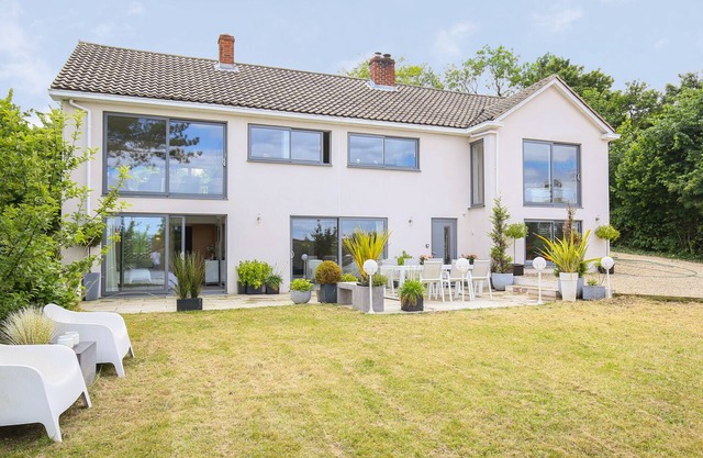 Shutts House Garden Apartment, COOMBE BISSETT