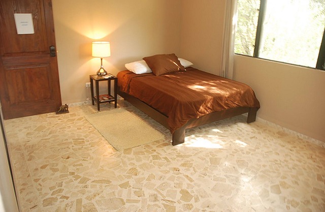 Silent guest-friendly bedroom, pool/WiFi/cable TV/parking